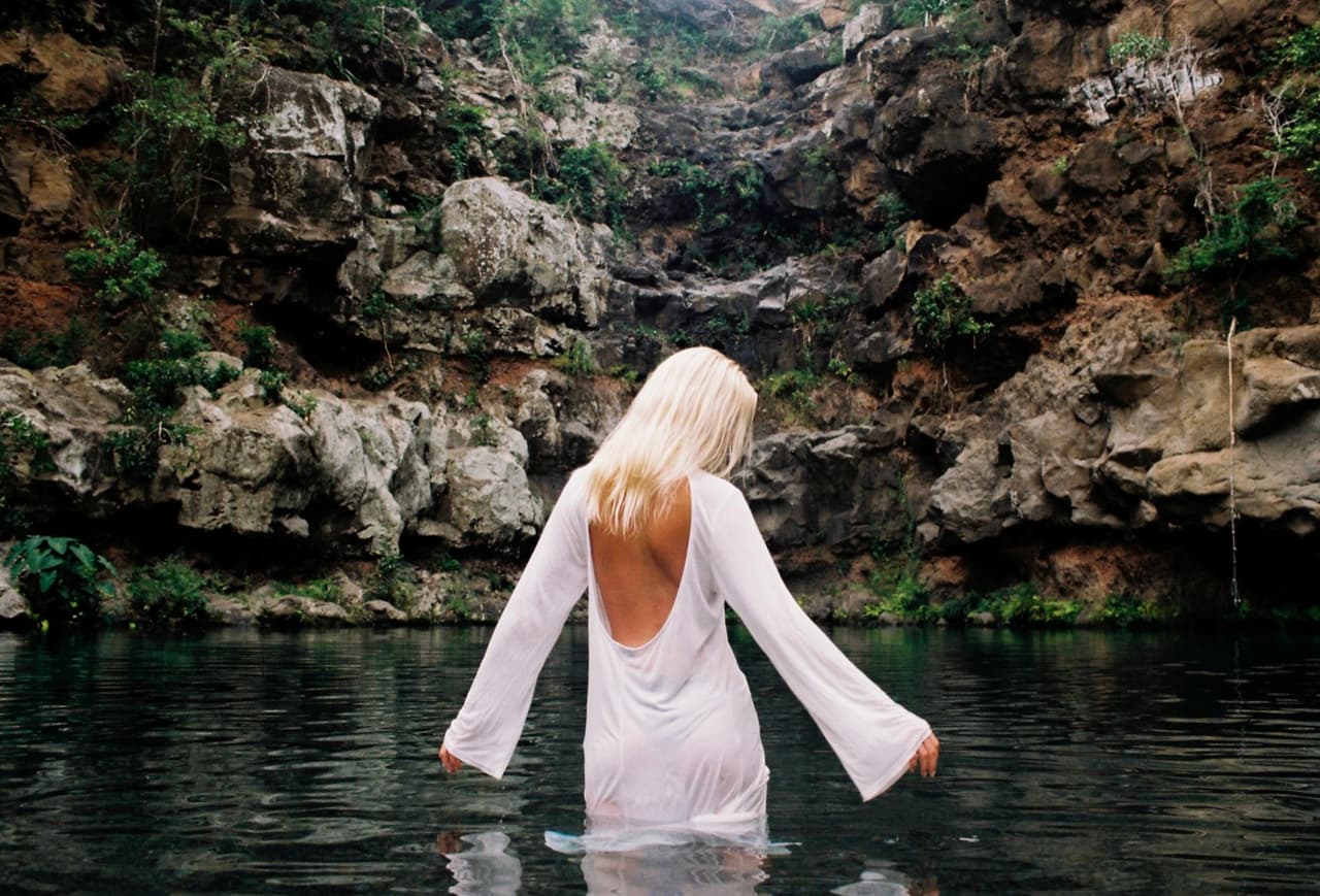 AU PARADIS — 3