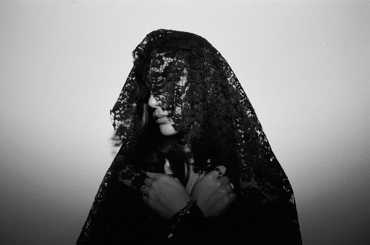 LA VEUVE — 2